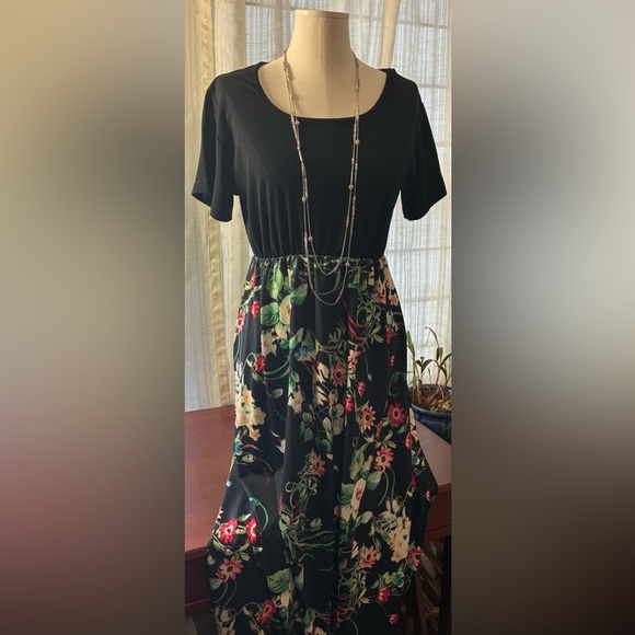 None Dresses & Skirts - Black Floral Maxi Dress with Scoop Neck